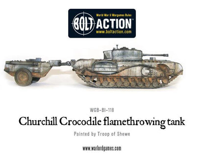 Churchill Crocodile Flamethrowing Tank Bolt Action - pomalowany model 28mm widok z lewej strony panoramiczny, czołg Churchill z miotaczem ognia w kamuflażu szaro-brązowo-piaskowym z napisem ECLIPSE na kadłubie, holowany zbiornik paliwa na kółkach, efekty weatheringu rdzy i błota, logo Bolt Action, kod WGB-BI-118, Painted by Troop of Shewe