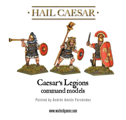 Caesar's Legions Command Models WGH-CR-02 – trzy figurki dowództwa: trębacz z tubą, signifer z aquilą w skórze lwa i centurion z mieczem, czerwone tarcze scutum z złotym orłem, 28mm Hail Caesar Warlord Games
