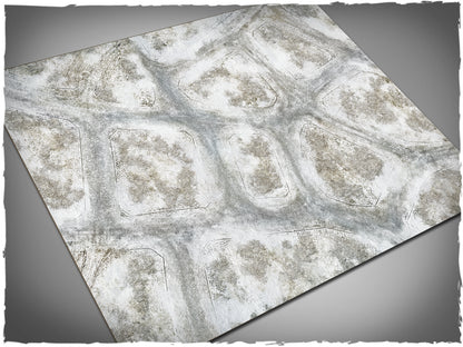 Winter Town – Mata do gry 4x4 stopy Mousepad Deep-Cut Studio – zimowe miasto brukowane ulice śnieg gry figurkowe
