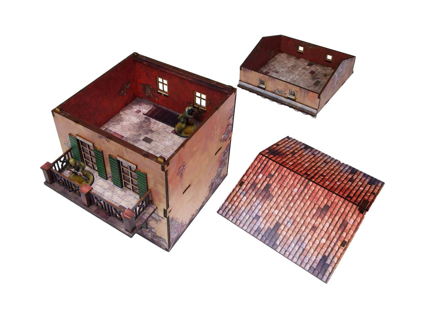 WW2 Italy Balcony House (1) PREPAINTED – cztery elementy rozłożone: piętro z balkonem, poddasze, parter z UV-drukowanym wnętrzem i dwiema figurkami żołnierzy 28mm, dach z dachówek terakotowych, białe tło
