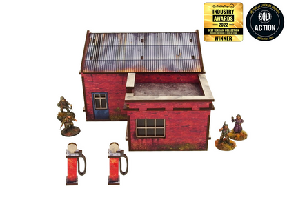 Normandy Garage – widok z tyłu na zdejmowany dach i wnętrze z dystrybutorami paliwa, żołnierze WWII dla skali, 28mm Bolt Action
