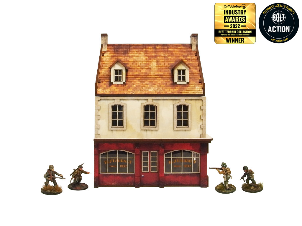 Normandy Restaurant – widok frontowy z napisem Cidre 1832 na witrynach parteru, żołnierze WWII po bokach, 28mm Bolt Action
