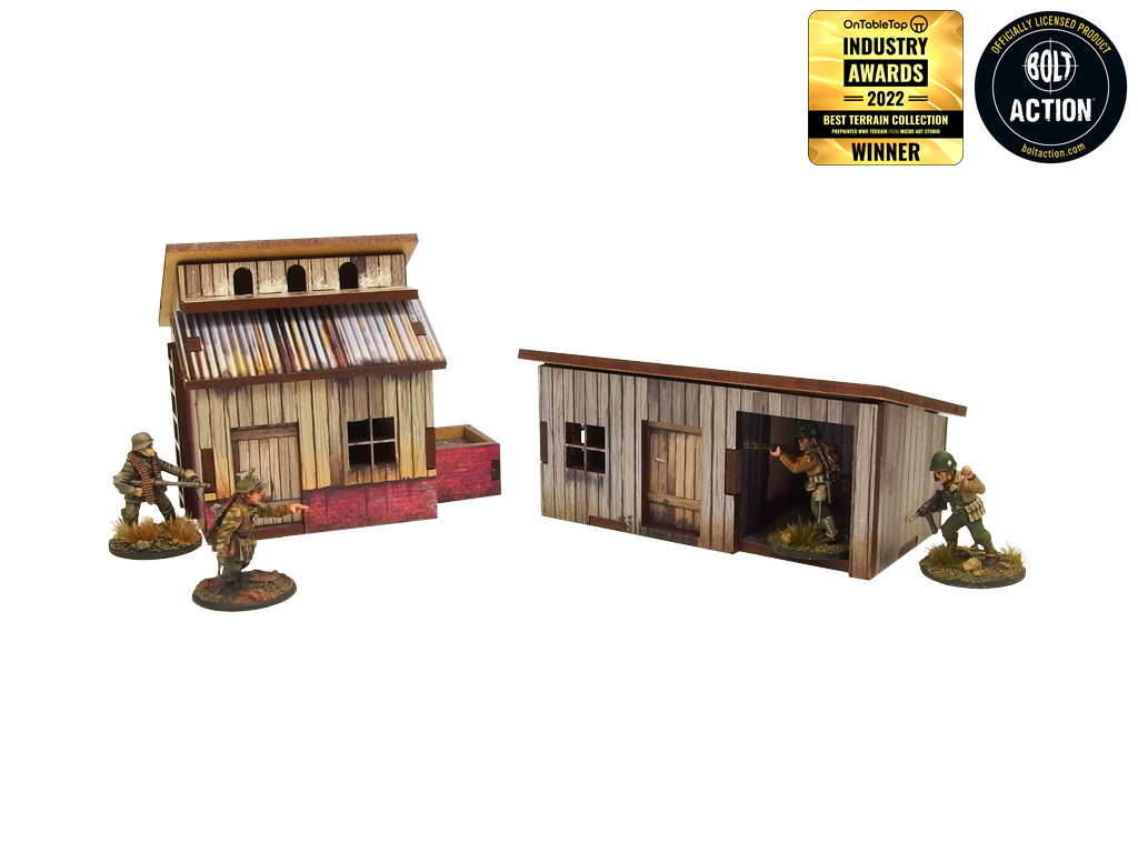 Normandy Small Sheds w. Dovecote – gołębnik i szopa z zamkniętymi drzwiami, żołnierze WWII po bokach, widok izometryczny, 28mm Bolt Action
