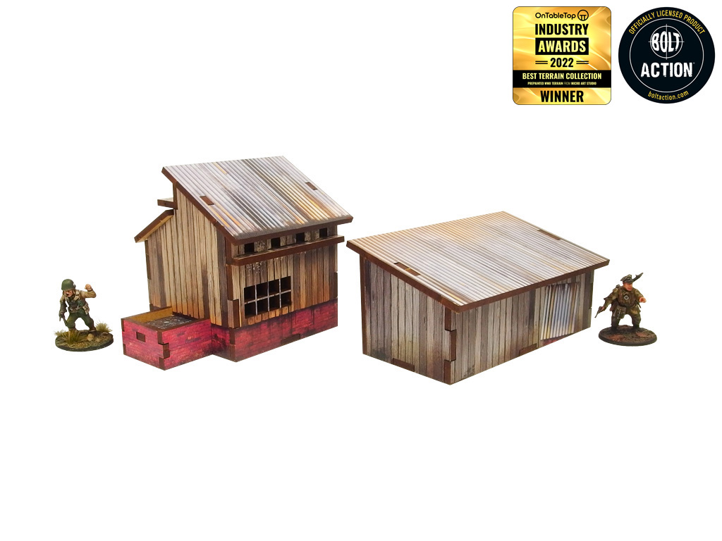 Normandy Small Sheds w. Dovecote – gołębnik z zamkniętymi drzwiami i szopa z zamkniętym dachem, żołnierze WWII po bokach, 28mm Bolt Action

