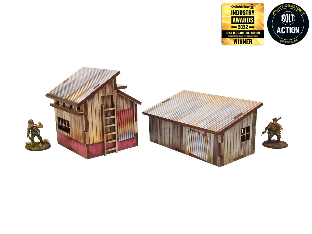 Normandy Small Sheds w. Dovecote – gołębnik z drabiną i szopa z zamkniętymi drzwiami, widok boczny z żołnierzami WWII, 28mm Bolt Action
