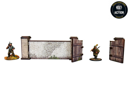 Normandy Stone Wall w. Gate High – sekcja muru z otwartą dwuskrzydłową bramą i żołnierzem WWII, widok boczny, 28mm Bolt Action
