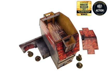 Normandy Townhouse 1 – widok frontowy z bramą i szopą, figurki fantasy dla skali, zamknięte drzwi, 28mm Bolt Action
