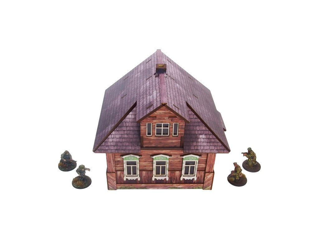 Ostfront Village Forester's Dacha – widok z przodu na trzy okna parteru i lukarnę na poddaszu, żołnierze po bokach, 28mm Bolt Action
