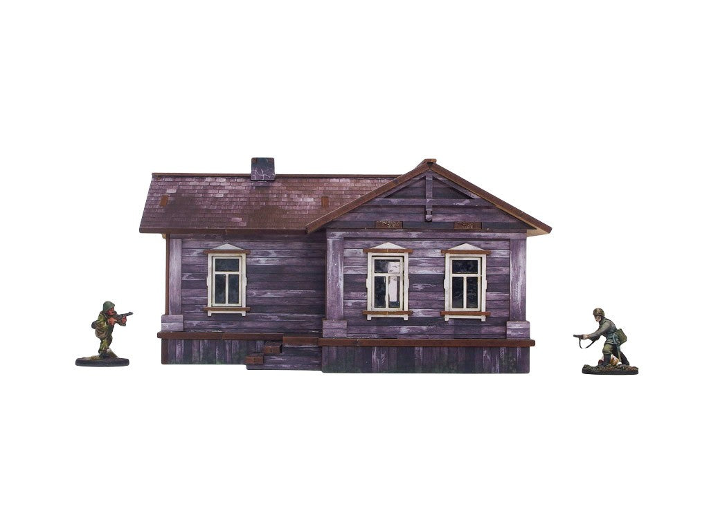 Ostfront Village Maria's House – widok z przodu na trzy okna z ozdobnymi framugami i komin, żołnierze po bokach, 28mm Bolt Action
