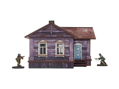 Ostfront Village Maria's House – widok z przodu na wejście z turkusowymi drzwiami i dwa okna, żołnierze po bokach, 28mm Bolt Action
