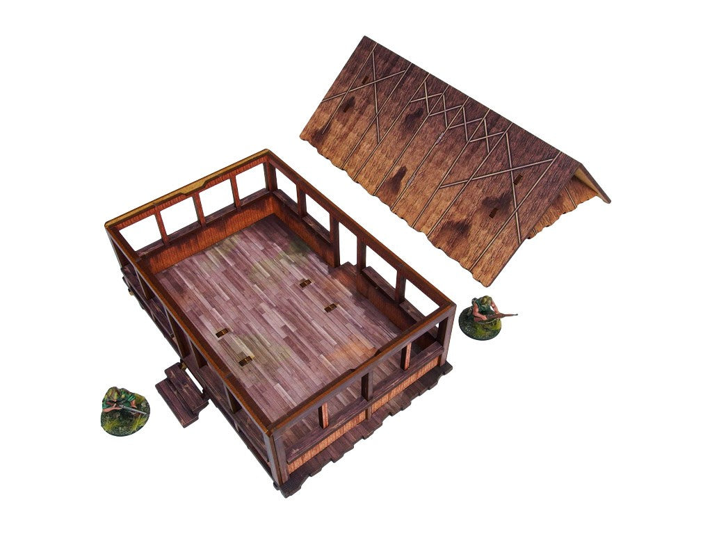 WW2 Pacific Kitchen (1) PREPAINTED – kuchnia dżunglowa ze zdjętym dachem, widok z góry pod kątem: UV-drukowana podłoga z desek i balustrada, obok zdjęty dach ze strzechy w rombowy wzór, dwie figurki żołnierzy 28mm, białe tło
