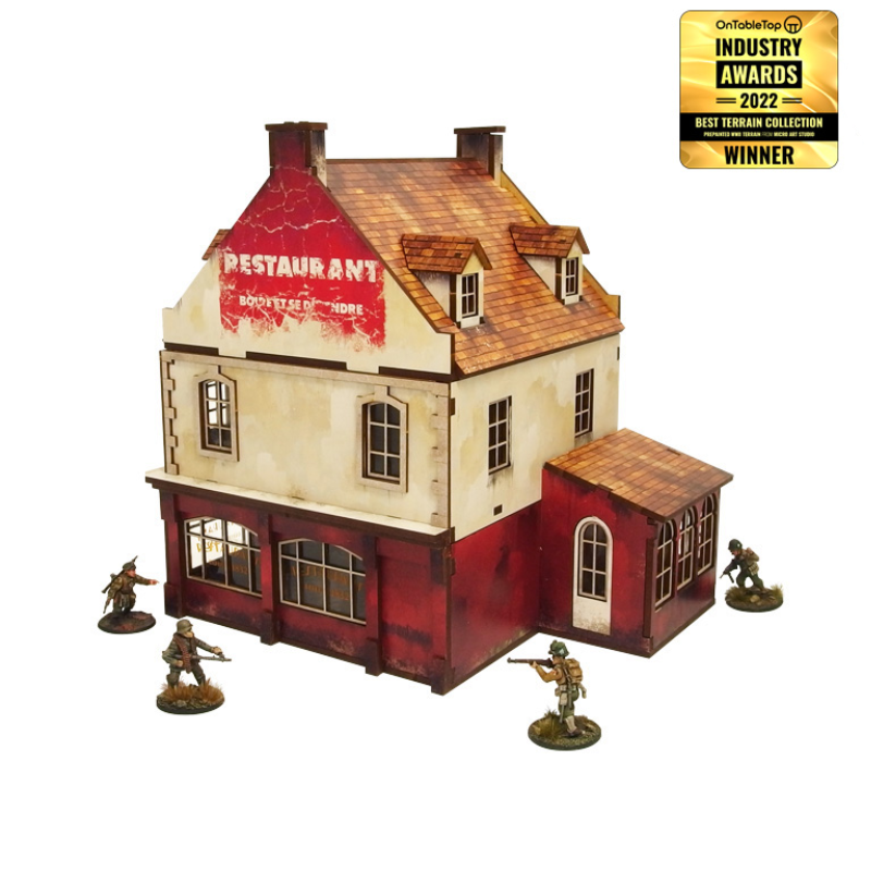 Normandy Restaurant – widok izometryczny z przodu, napis Restaurant na ścianie, żołnierze WWII po bokach, 28mm Bolt Action
