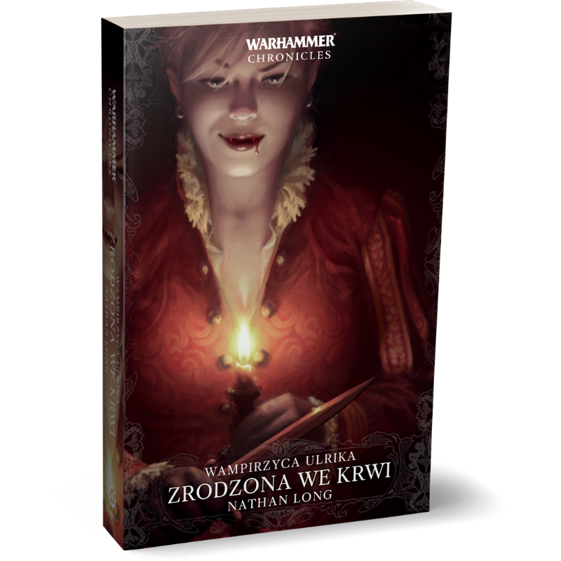 Warhammer Chronicles: Wampirzyca Ulrika – Zrodzona we Krwi – okładka 3D miękka: wampirzyca z rudymi włosami w czerwonej sukni trzyma świecę i sztylet, krew na ustach, ciemne tło z ornamentami, logo Warhammer Chronicles, autor Nathan Long
