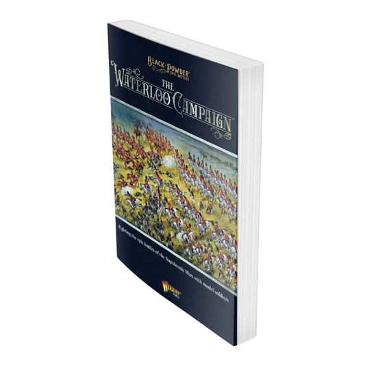 Black Powder Epic Battles The Waterloo Campaign Rulebook - książka zasad w miękkiej okładce pod kątem na białym tle - czarna okładka z ilustracją przedstawiającą starcie kawalerii brytyjskiej w czerwonych mundurach z francuską kawalerią na polu bitwy - napis Black Powder Epic Battles The Waterloo Campaign Fighting the epic battles of the Napoleonic Wars with model soldiers - Warlord Games 3010000005

