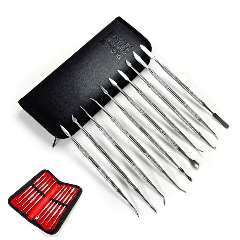 10x Professional Sculpting Tools - narzędzia oparte o czarne etui z czerwonym etui w tle, widok perspektywiczny | Green Stuff World
