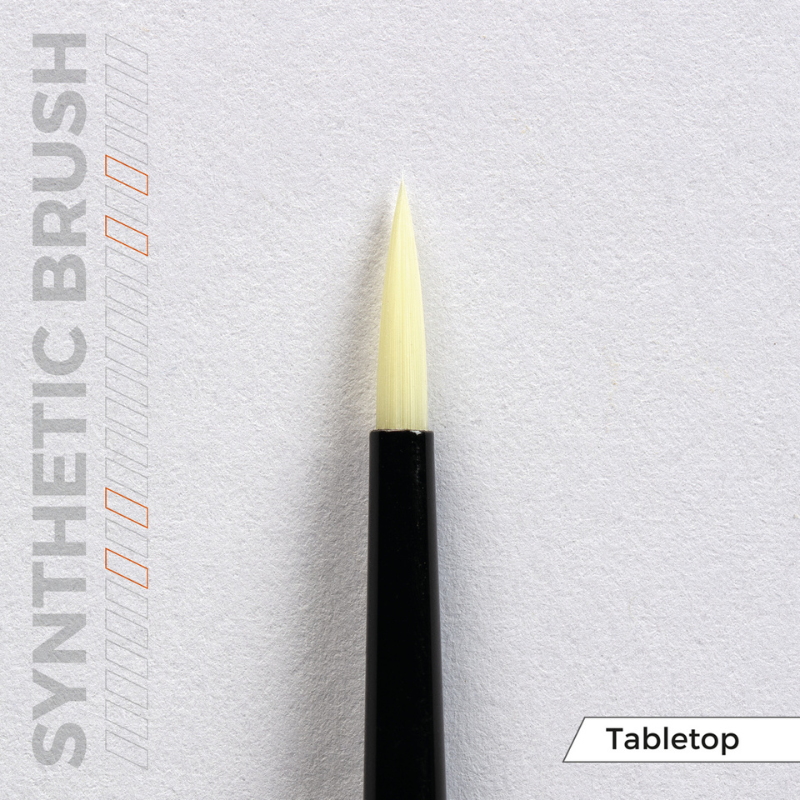AK Interactive AKB102 Tabletop Synthetic Brushes Set – zbliżenie na włosie pędzla syntetycznego, końcówka ostra